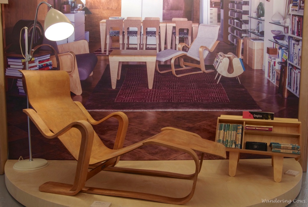 Model layout of the Isokon Long Chair