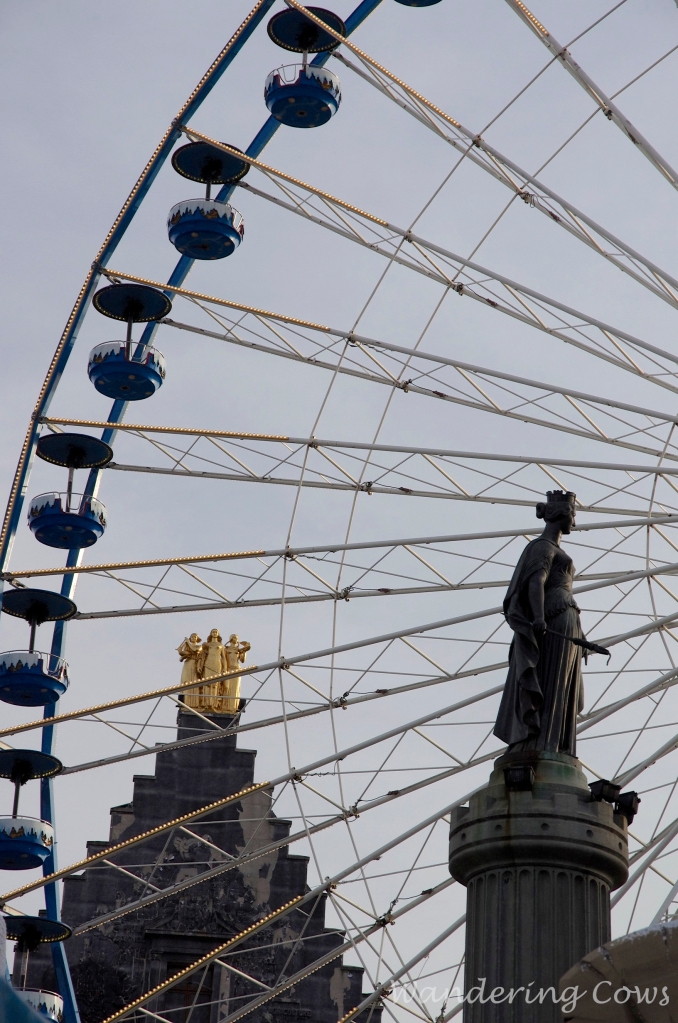 Statues with ferris wheel